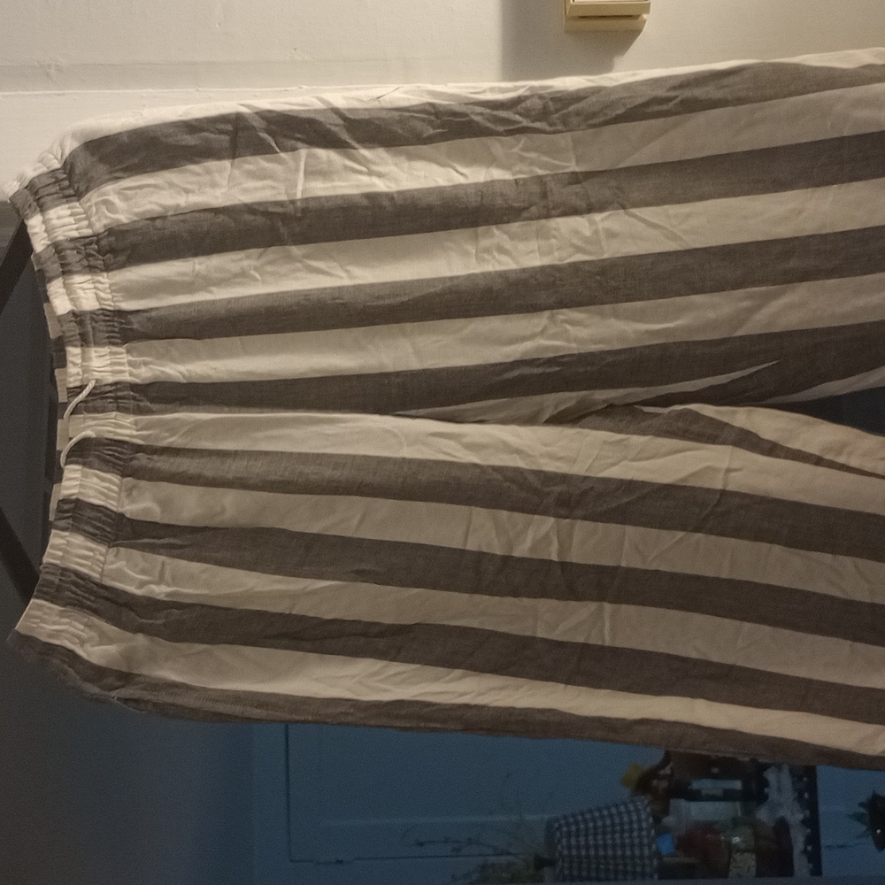 Pants, pre-owned,great,white stripe. Super comfortable. Very cute. Pre-owned, L.